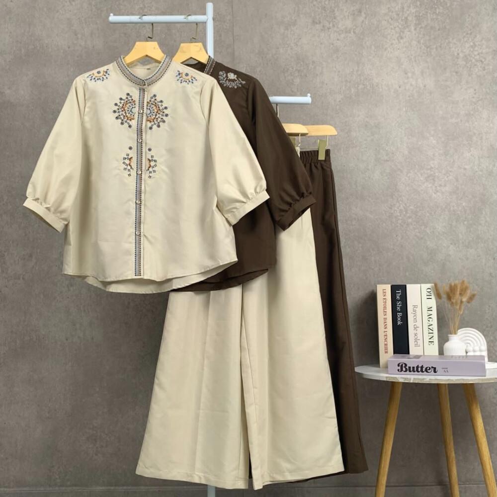 FADFAD Setelan dua potong atasan dan celana longgar dengan bordir.
