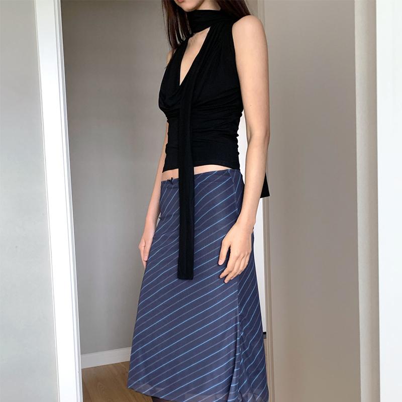 Crop Top Serut Atasan Wanita Korean Tank Top Atasan Tanpa Lengan Serbaguna Kerah Halter Leher Gantung Camisole Seksi Pas Badan Pita Tali Leher Perut Terbuka Crop Top Serut Atasan Wanita Korean Tank Top Atasan Tanpa Lengan Serbaguna Kerah Halter Leher Gantung Camisole Seksi Pas Badan Pita Tali Leher Perut Terbuka