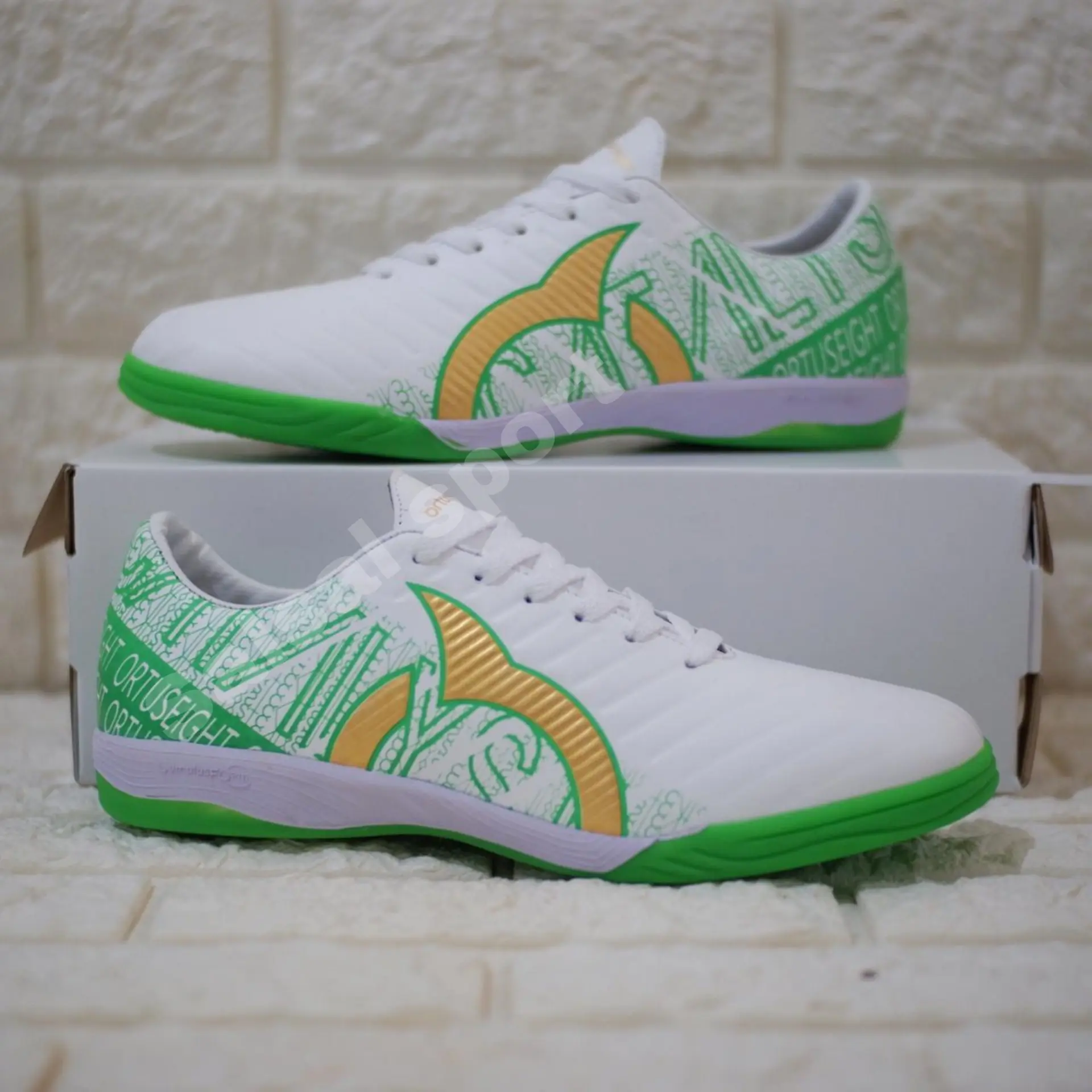 SEPATU FUTSAL ANAK-ANAK DAN BERDECIT DAN ENTENG