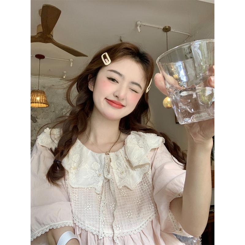 Áo sơ mi nữ cổ viền búp bê thêu hoa hồng nhạt, sơ mi nữ kiểu tay ngắn phồng phong cách dễ thương 5515 8