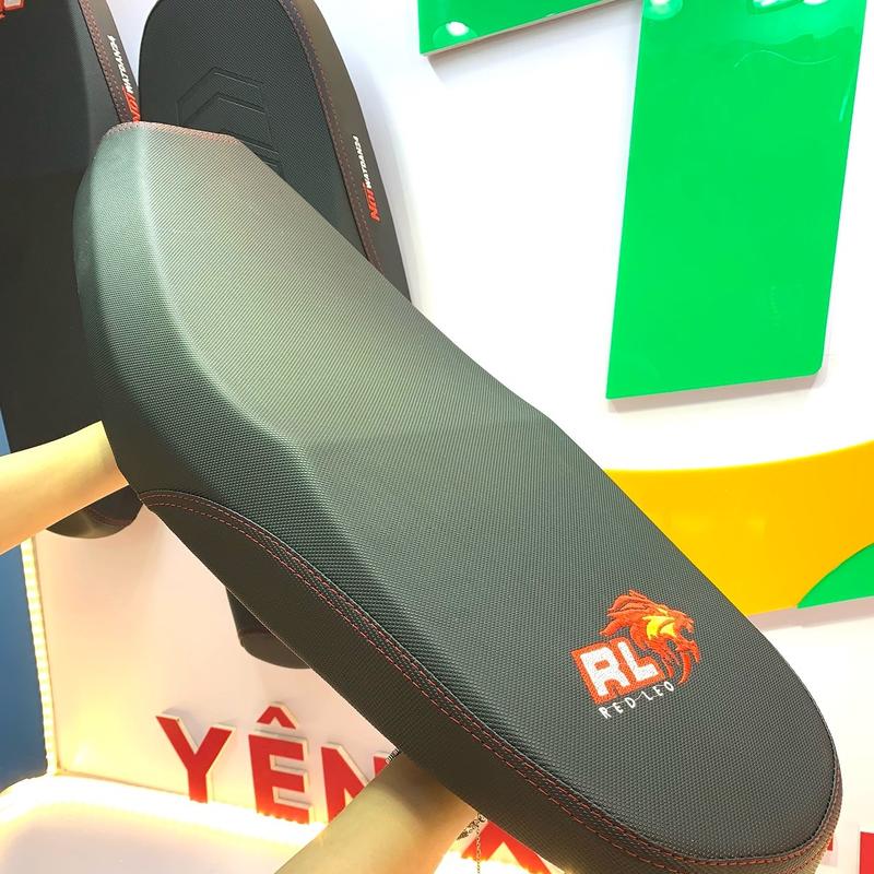 Yên Xe Sirius 50cc/110cc 2 Tầng Mỏng Chữ Thêu Siêu Nét