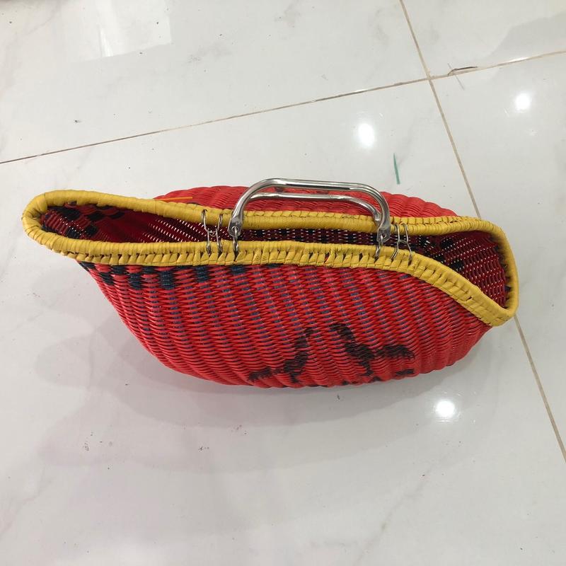 Giỏ nhựa móc lampam dùng cho gà chọi