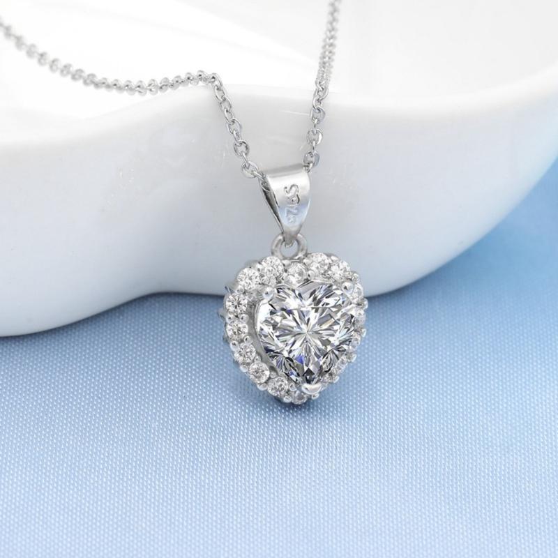 Product Introduction of (with Gra Certificate) Fashion Heart Pendant Elegant Moissanite White Necklace Fine Jewelry 17