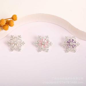 เข็มกลัดหมุนได้, การเก็บสีสูง, วัสดุทองแดงและเงิน, เพทายชุบ, การออกแบบเกล็ดหิมะ, อุปกรณ์เสริมสร้อยข้อมือ DIY ทำด้วยมือ