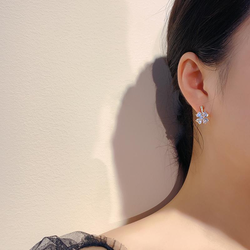 Product Introduction of Delicate Pink Clover Temperament Female Earrings Earrings Jewelry Girlfriends' Gift Girlfriend Gifts for Moms 3