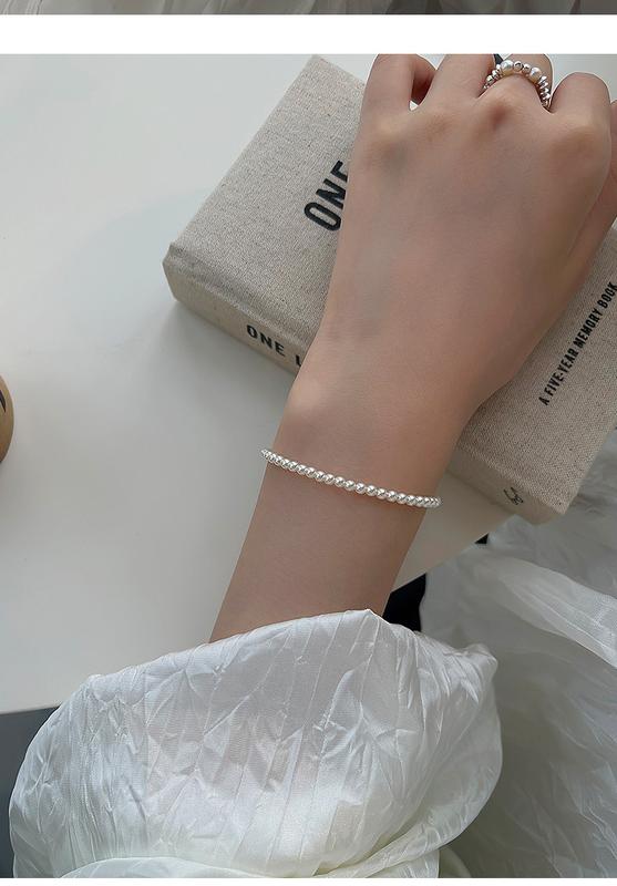 Product Introduction of 2024 New French Folding Bracelet Light Luxury Minority Exquisite Elastic String Bracelet 3