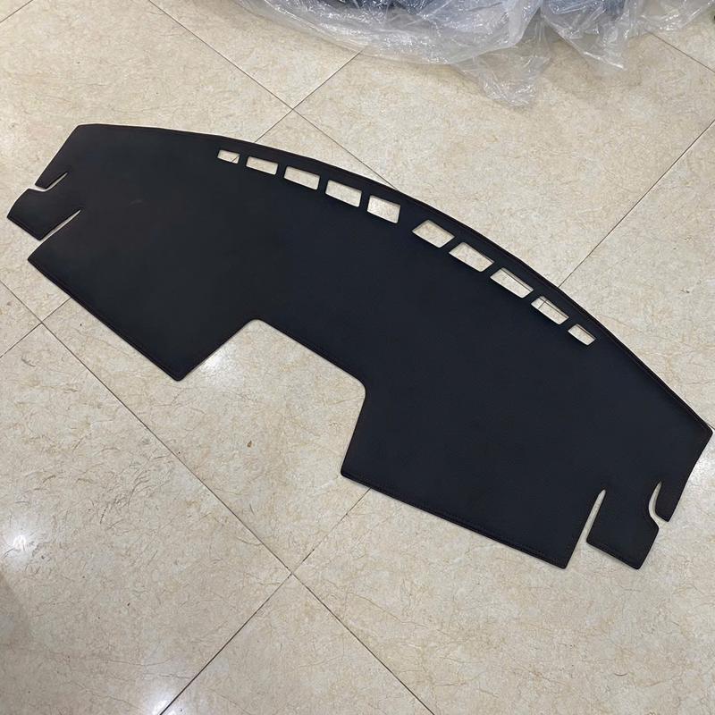Product Introduction of Thảm taplo da carbon Vinfast VF3 2023 2024 màu đen, đế chống trượt 6
