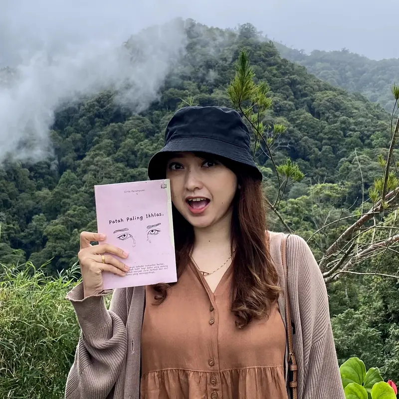 Buku Patah Paling Ikhlas (Crita Perempuan & Crita Official) 3