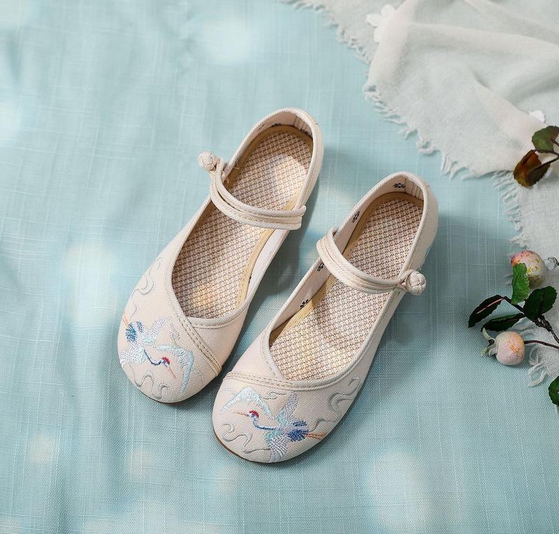 Product Introduction of Embroidered Shoes Old Beijing Cloth Shoes Ancient Style anora  shoes jumbo  flat 4