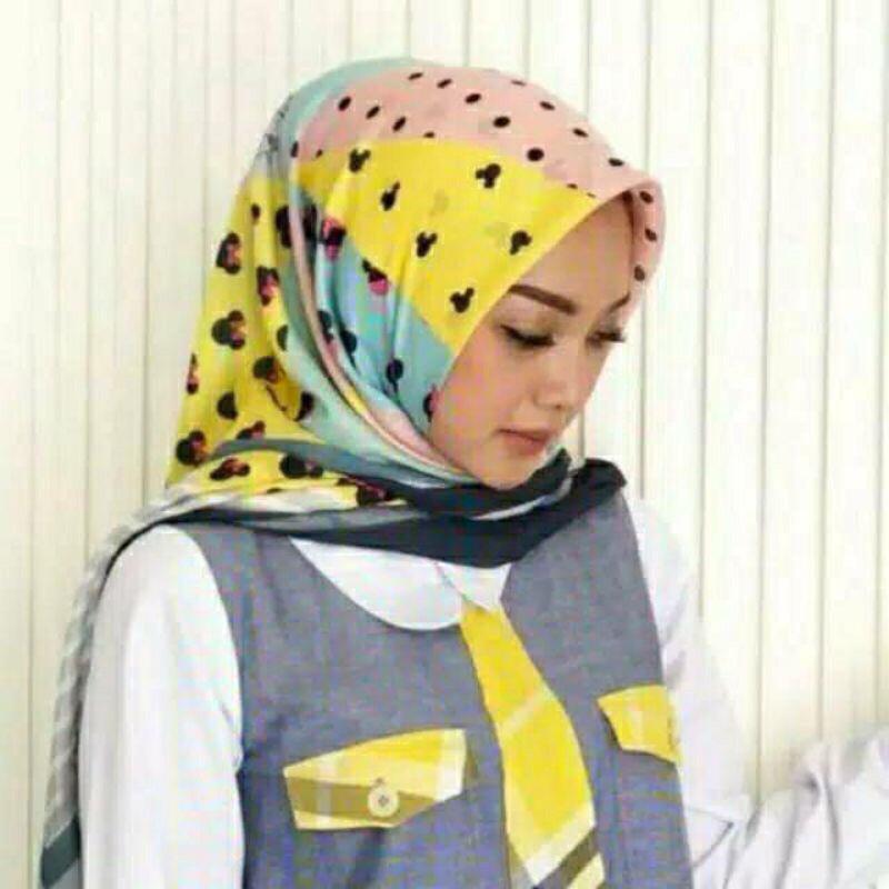 KERUDUNG HIJAB MOTIF MICKEY MOUSE SEGI EMPAT VOAL PREMIUM TERBARU Katun Muslim Square 3