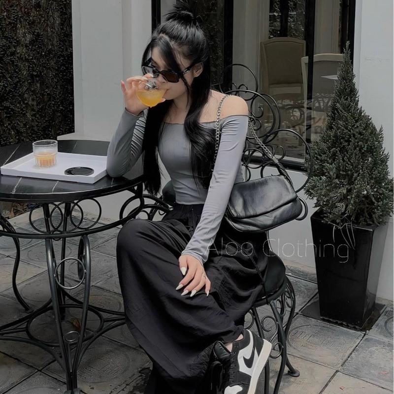 Áo Croptop Trễ Vai Dài Tay Ôm Body 1