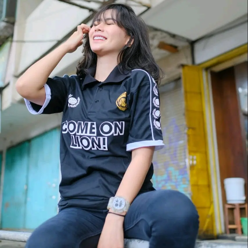 KAOS CASUAL POLO AREMA COME ON LION