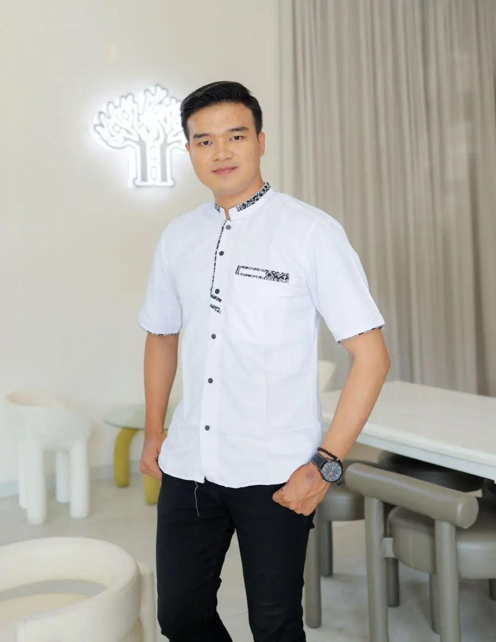 Baju Koko Elrumi Lengan Pendek Motif Anos Bahan Toyobo Putih Kombinasi Batik