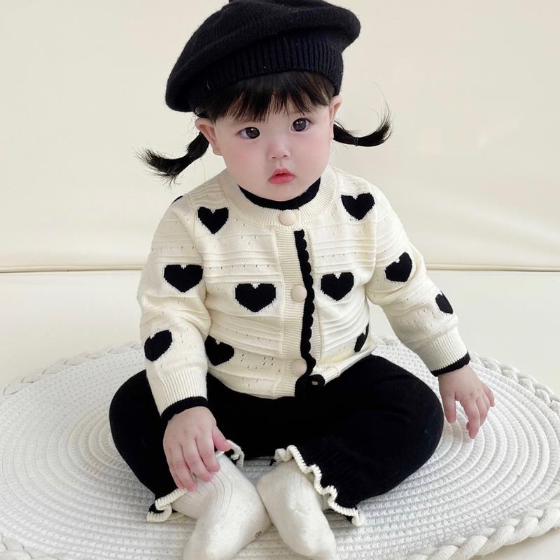 Bộ quần áo len tim đen cho bé gái sơ sinh 3-15kg