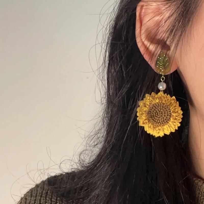 Product Introduction of [1325 Positive Reviews] Sunflower Pastoral Style Flower Non-Pierced Earrings Retro Mosquito Coil Cloth Art Studs Hong Kong Style Elegant Woven Ear Clips 4