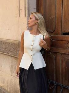 Chaleco de suéter con diseño de botones de metal liso para mujer, top de punto de cuello redondo sin mangas informal para primavera, prendas de punto de mujer de moda para uso diario