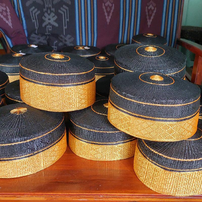Songkok Recca Bugis Jumbo Besar Pamiring Hitam Emas Kuning Racca Makassar Guru Sulawesi Premium Halus Ustadz Adi Hidayat Peci Muslim Kopiah Motif Dewasa 1