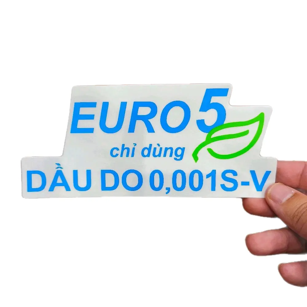 Tem chữ Euro 5 sử dụng dầu DO 0,001S-V dán nắp thùng nhiên liệu