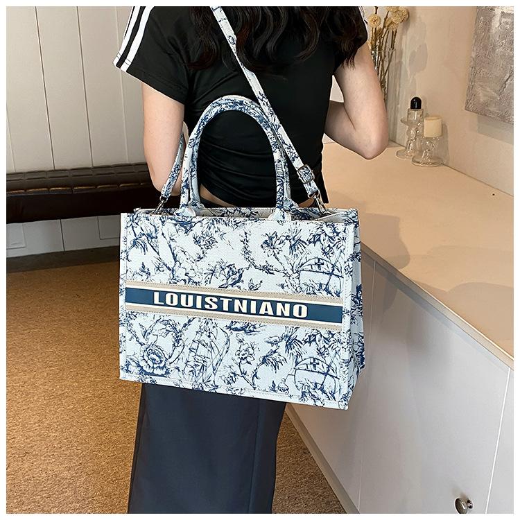 Product Introduction of Trendy Large Capacity Tote Bag for Women 2025 New Fashion Canvas Shoulder Handbag Tote Bag Niche Handbag Wholesale 9