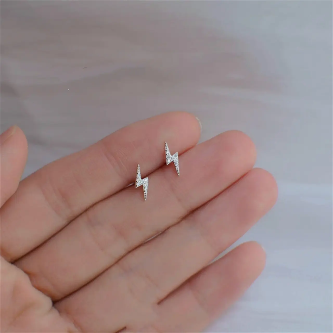 Bông Tai Hình Tia Chớp, Mini Và Dễ Thương, Nhỏ Và Cá Nhân Hóa, Unisex, Phụ Kiện