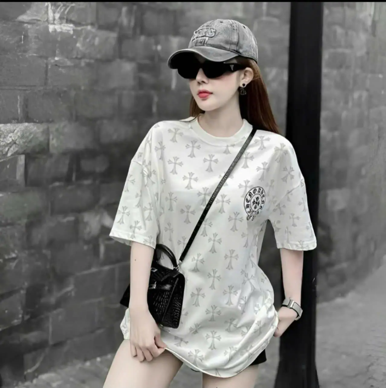 Áo Phông Nam Nữ Toàn Thân Chữ Thập Chất Cotton Dày Dặn. Áo Phông Unisex Form Rộng Hot Hit Năm 2024 Top Women Cổ Tròn Đen áothunnu