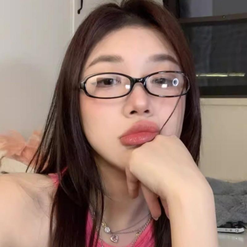 Product Introduction of Y2K Sunglasses Vintage Red Clear Lens Narrow Rectangle Eyeglasses for Women Girls Outdoor Fashion Eyewear Cosplay Ornaments 4