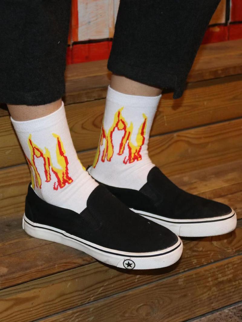 Product Introduction of Men's 4 Pairs Flame Print Crew Socks, Fashion Casual Street Comfy Socks for Daily Outdoor Wear, Men Socks for All Seasons 6