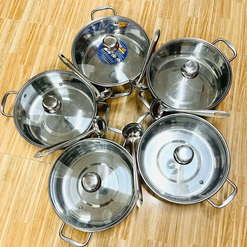 Lẩu size 22 có tặng vá lẩu , nắp kính  cường  lực inox 430 đáy bằng Kim mã 7