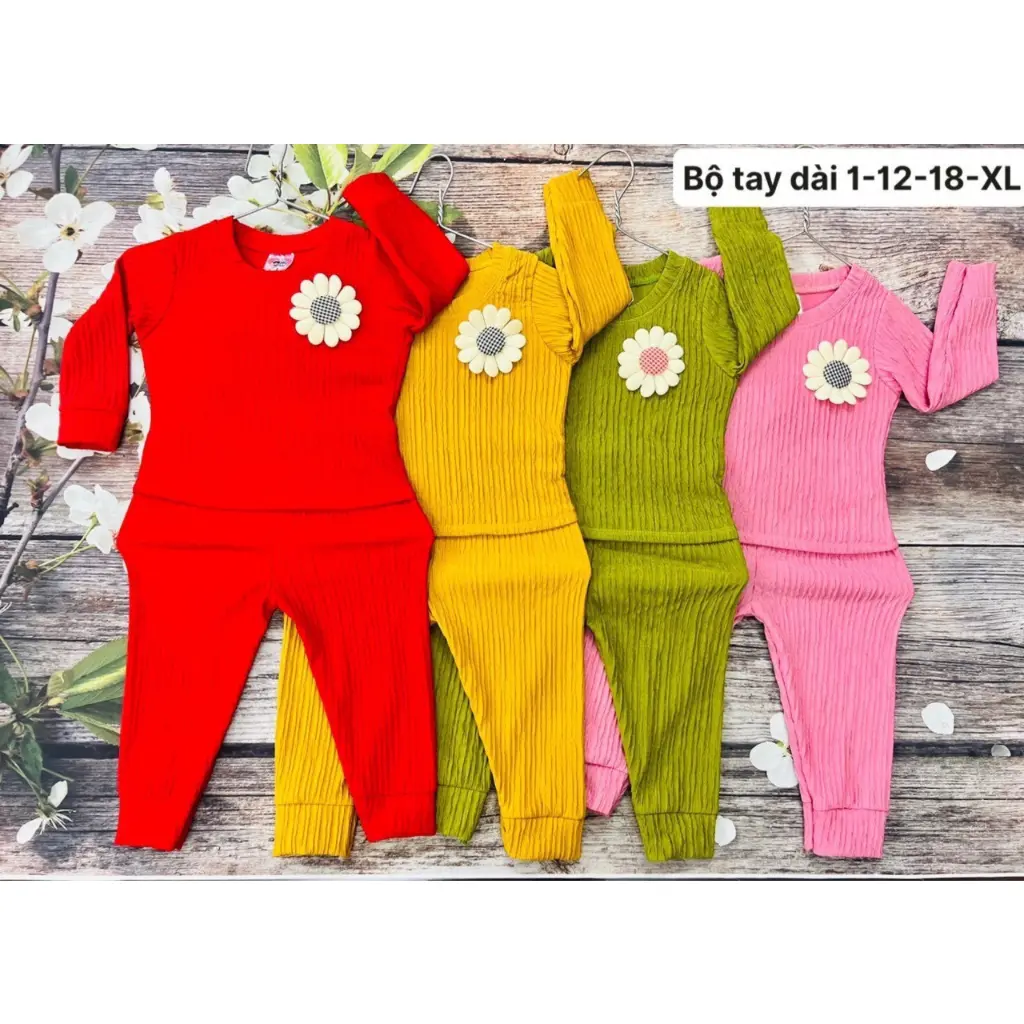 [8-18kg] Đồ bộ vải tay dài đính hoa vải xốp cho bé gái ngủ điều hòa, đi chơi, đi học (TT058)