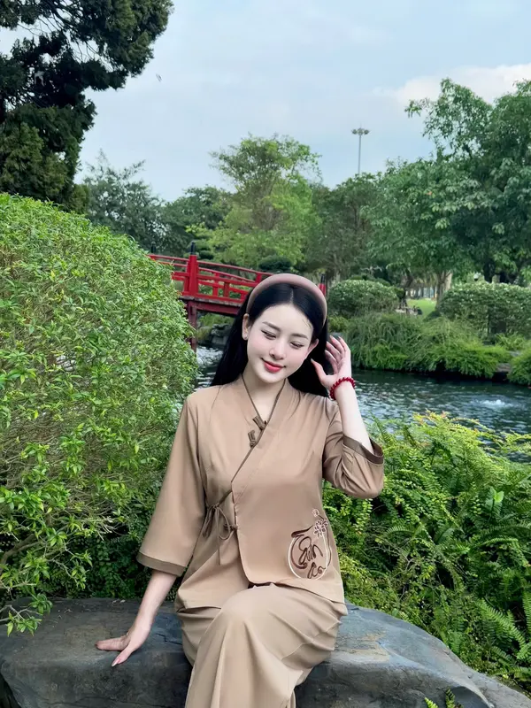 Tuệ Tâm Pháp Phục Đồ lam đi chùa nữ Thêu Tâm An Dây Nơ cổ V Lụa cao cấp mềm mịn 3