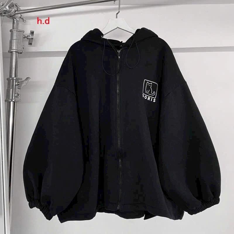 Product Introduction of Áo Khoác Nỉ Unisex Nam Nữ Form Rộng in DORRIS- Màu Đen áo  khoác  áo  hoodie  ko  mũ áo  hoodie  zip áo  khoác  nữ  hoodie  zip  dày  dặn áo  khoác  nữ  hoodie  zip  nỉ  chân  cua áo  khoác  2  sọc  ở  hai  bên  cánh  tay 31