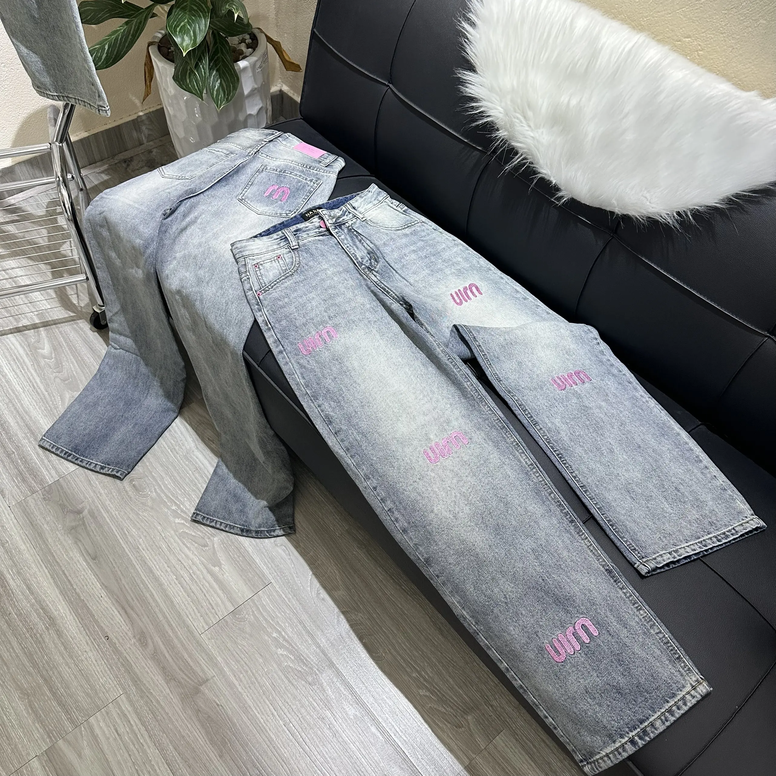 [M15]QUẦN BÒ XUÔNG THÊU MIU HỒNG DÀI 101CM CẠP CAO TÔN DÁNG,VẢI QC MỀM SUCHIN'S JEANS M15