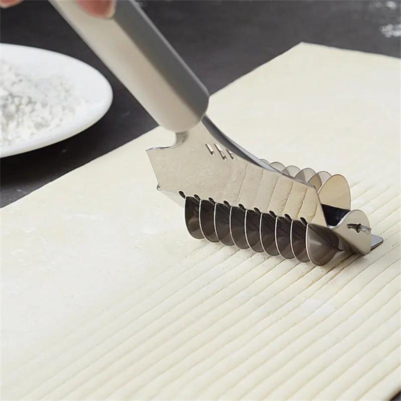 Professional stainless steel noodle cutter-manual kitchen tool for pasta & Herbs Hanging Utensils Blade 2