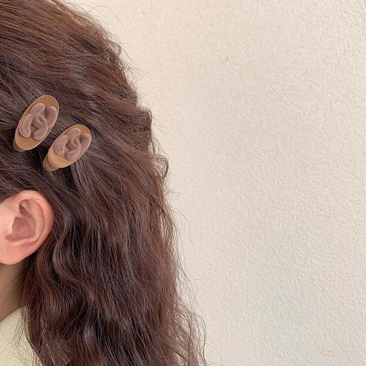 Product Introduction of Vintage Simple Style Velvet Letter Mini Hair Clip for Women Spring Summer Bangs Forehead Hair Clip Side Clip BB Clip 5