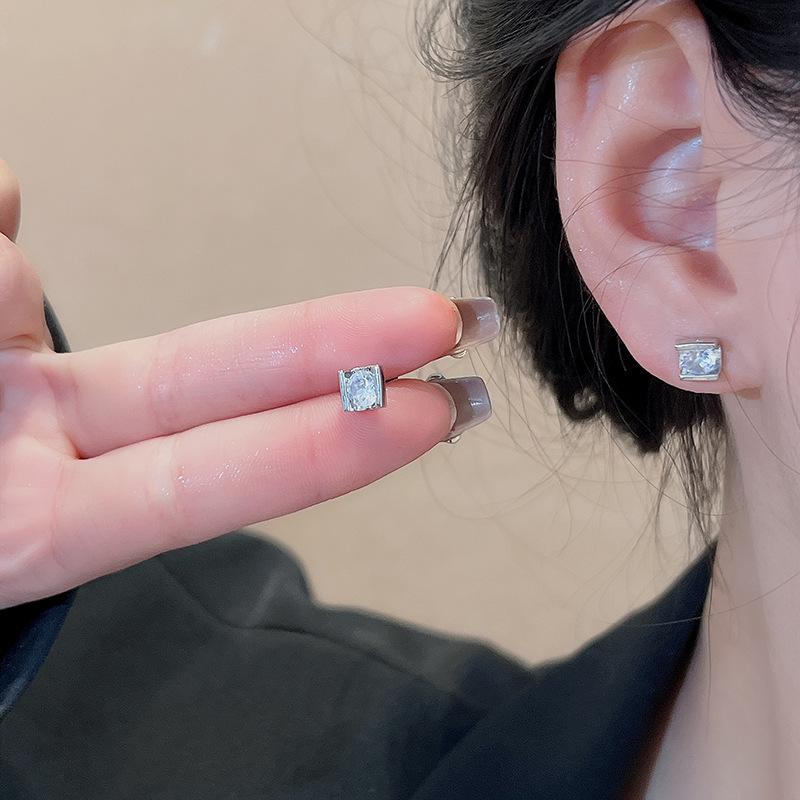 Product Introduction of Sterling Silver Needle Internet Celebrity Live Broadcast Hot-Sale Earrings Stall Supplies for Night Market All-Match Fashion Earrings Ear Rings Wholesale 17