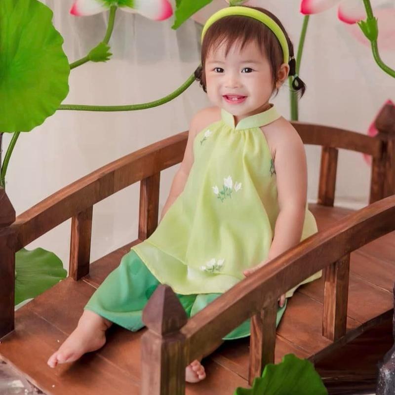 Set yếm mẹ con vàng lông gà thêu nhẹ nhàng xinh xỉu 6