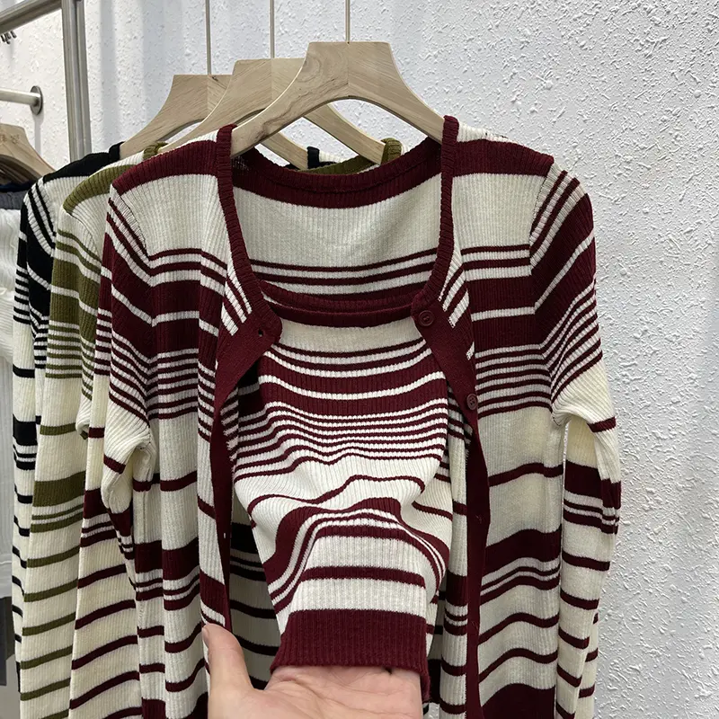 Bộ Áo Cardigan Dệt Kim Và Cami, Thiết Kế Khối Màu Sọc, Thích Hợp Cho Mùa Thu, Năm Phát Hành: 2024 2