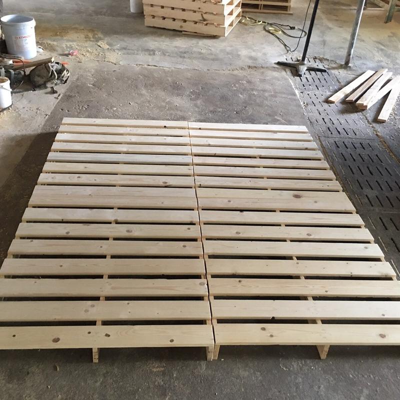 Giường Pallet gấp gọn làm từ gỗ thông