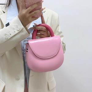 A cute and stylish handbag, phone bag, saddle bag, lightweight commuter crossbody bag, colorful and beautiful small bag for women