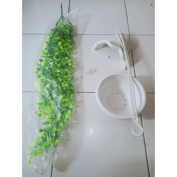 Daun Gantung Artificial Juntai Kemuning Hijau Plus Pot Gantung atau Dinding Dekorasi Taman Rumah 1