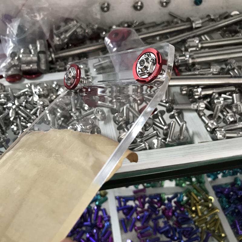 Mica Che Phuộc Exciter 150 Ex150 Dầy 4Ly Trong Suốt Trơn Không Chữ Kèm Ốc Salaya Inox 304 xoắn Và Long Đền nhôm cnc Đỏ Phụ Kiện Phụ Tùng