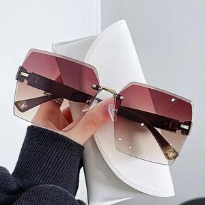 แว่นกันแดด แฟชั่น ระดับไฮเอนด์ สำหรับผู้หญิง มาใหม่ กันแดด และป้องกันรังสียูวี เหมาะสำหรับหน้าใหญ่และผู้ชายบางเฉียบ