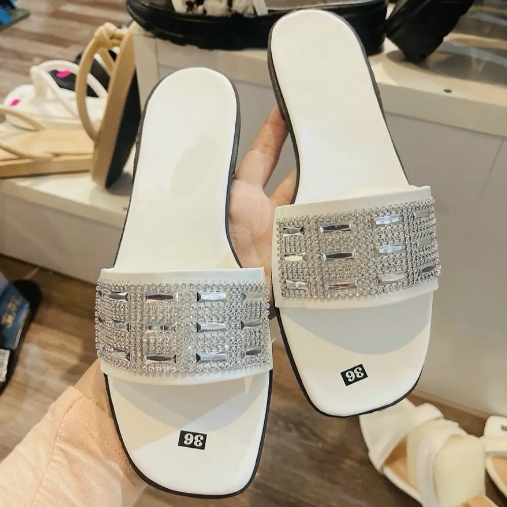 Dép lê nữ quai ngang đính đá sang chảnh giá hạt dẻ rất dễ phối đồ