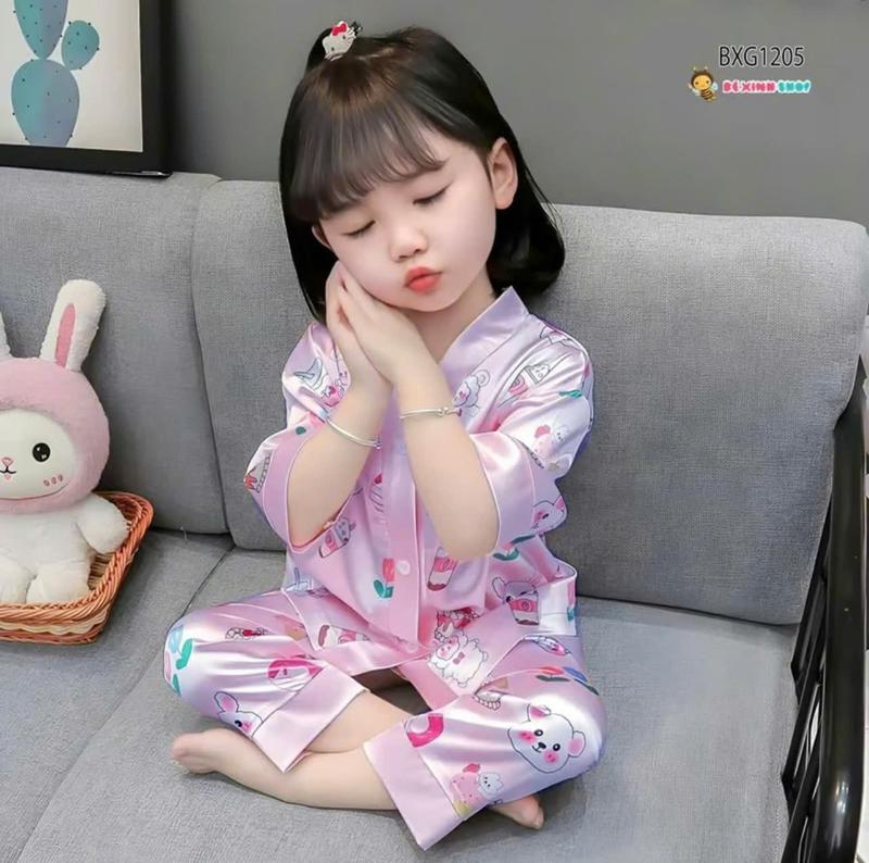 BỘ ĐỒ NGỦ pijma dành cho bé gái ,làm bằng chất chất liệu vải coton mềm, nhẹ, thoáng, không gây kích ứng da cho bé. 0