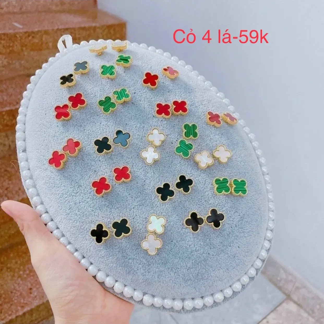 Khuyên tai  titan  4 lá sang trọng rễ sử dụng