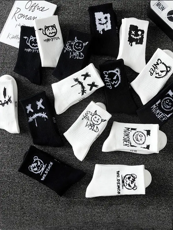 Random Men's Halloween Themed Mid-calf Socks, Casual Comfortable Breathable Socks for Daily Wear, Men's Socks for All Seasons, Socks Pairs 3