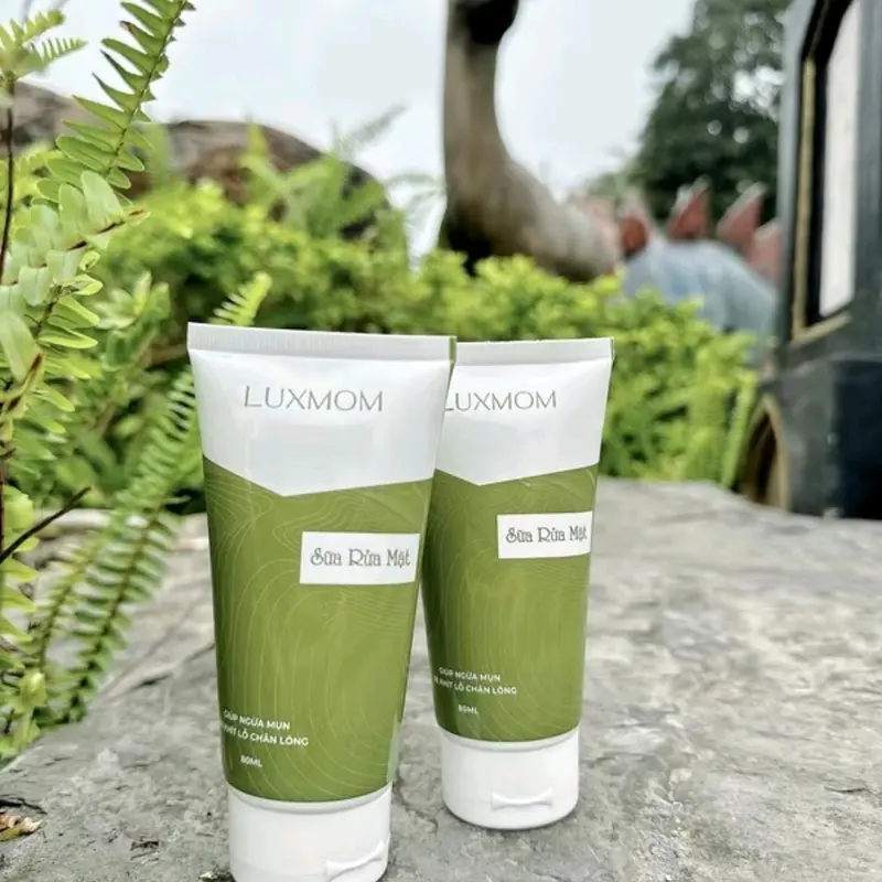 Bộ đôi chăm sóc da Luxmom kem diếp cá và sửa rửa mặt trà xanh dành cho mẹ bầu mẹ bỉm 4