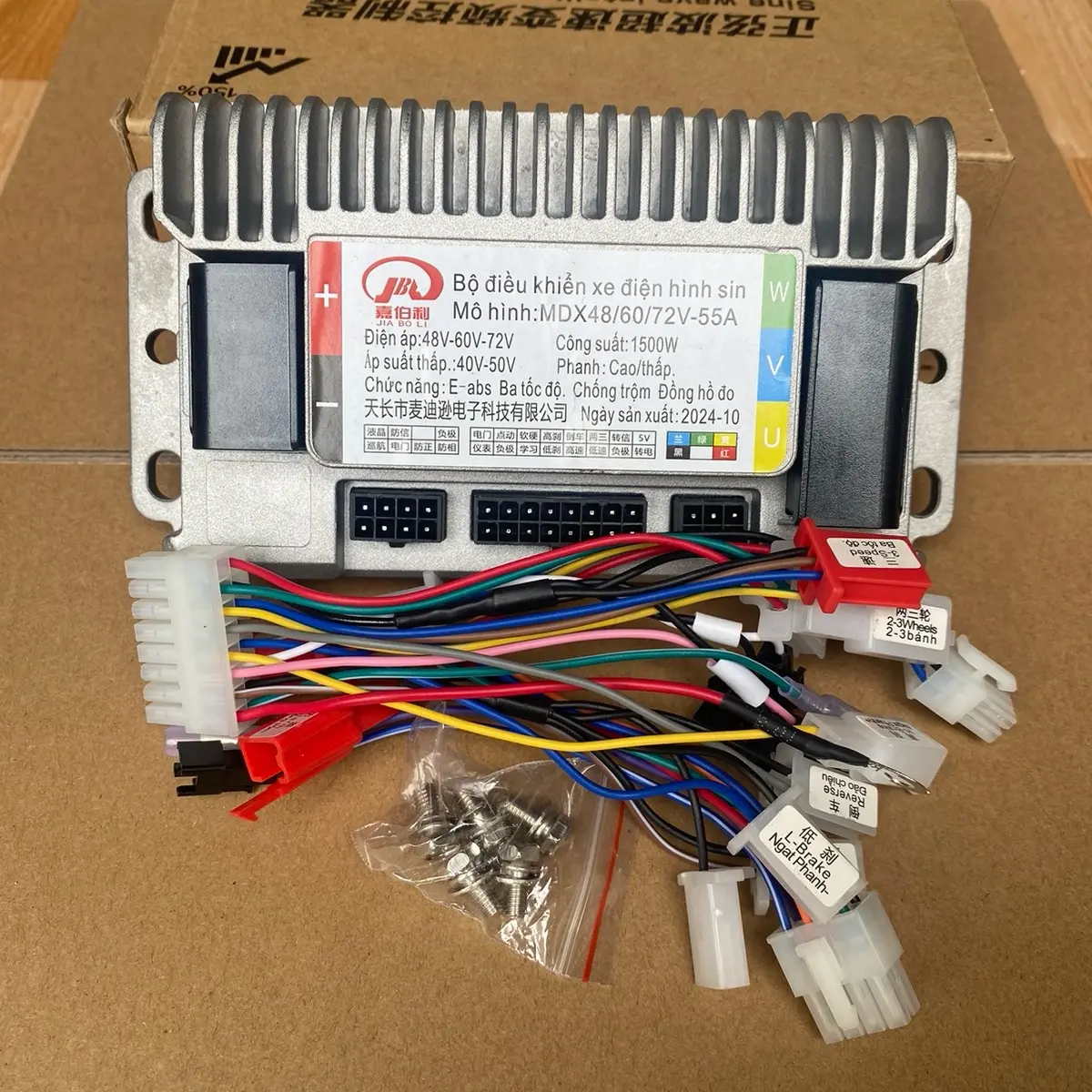 Ic đúc 1500w dòng xả 55A[đã mở tua] chạy 48v-72v (4 đến 6 bình) chạy bánh 350w đến 1200w. Đề 3 mượt mà,bao khỏe,bao bốc. Tốc độ tối đa 65km-79km Phụ Kiện Phụ Tùng