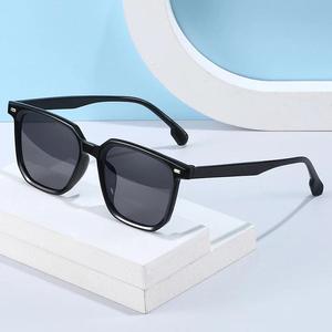 Kính Râm Vuông Cổ Điển Unisex, Được Thiết Kế Bởi Thương Hiệu, Thiết Bị Ngoài Trời Thời Trang, Tròng Phản Quang Thêm Vẻ Đẹp Cá Tính, Cung Cấp Sự Bảo Vệ UV400 tia cực tím Women Nữ