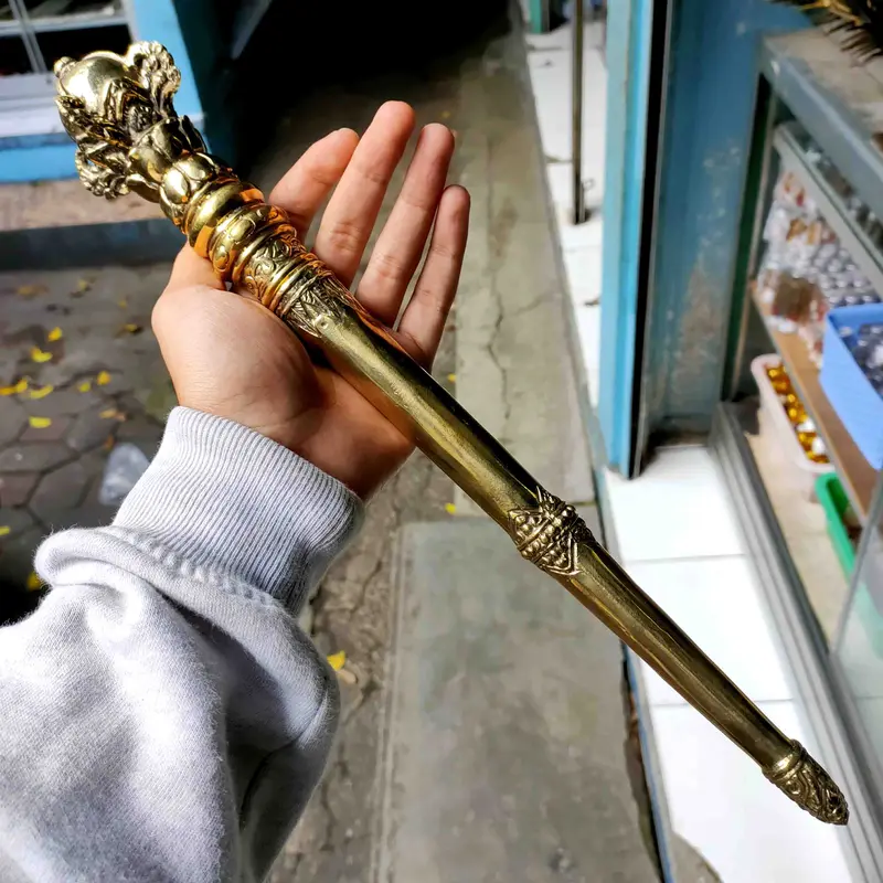 Tongkat Komando Mahkota Warna Emas Bahan Kuningan 1